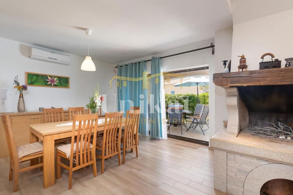 Hiša s bazenom in pogledom na morje